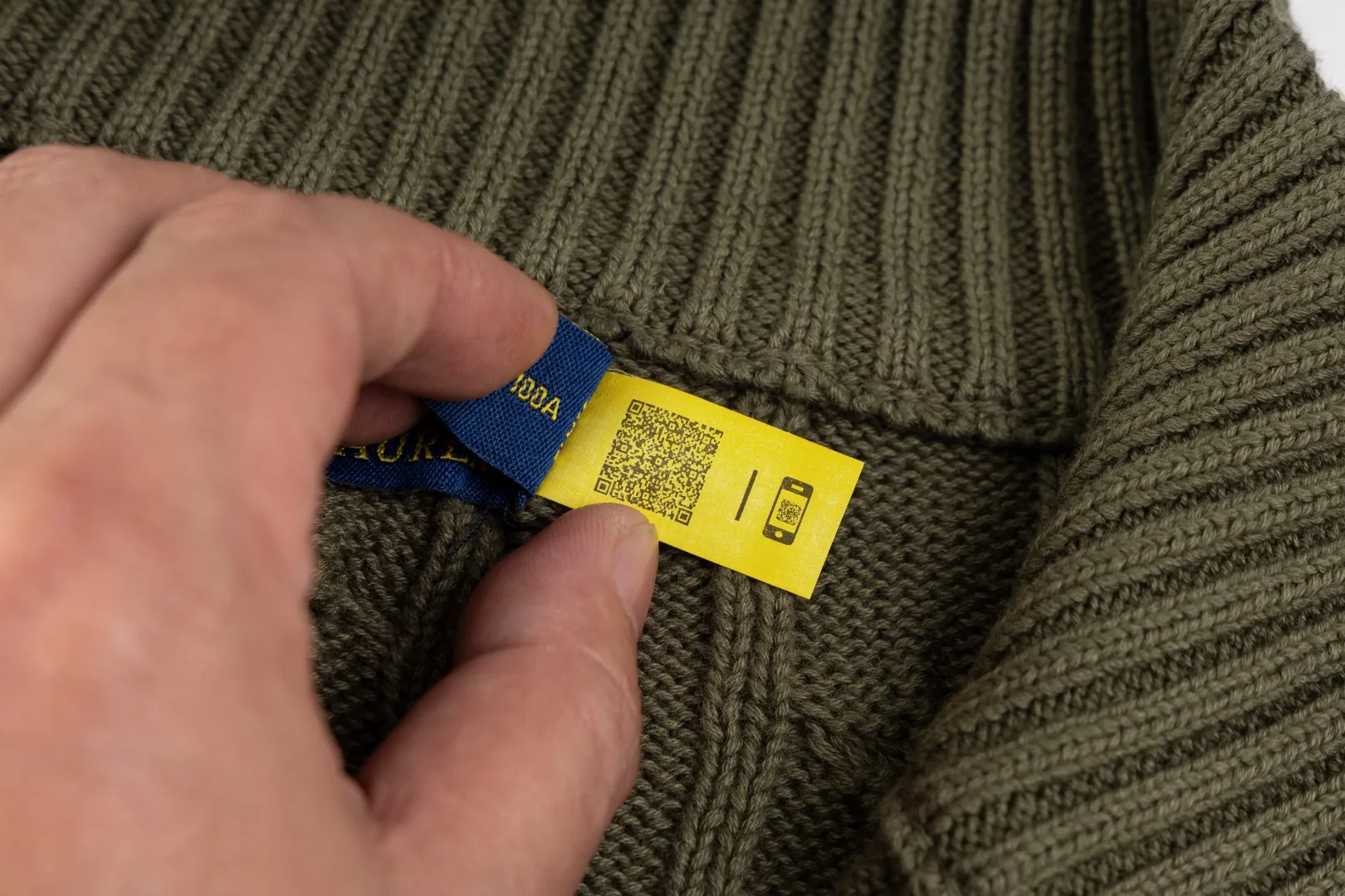 P236 #R92 RALPH LAUREN Ralph Lauren fifteen colors classic small label embroidery logo turtleneck pullover half-zip knitted cable sweater with high-density LOGO embroidery on the chest and original customized tag accessories. Made of pure cotton yarn, pure cotton is skin-friendly and comfortable, small label war horse embroidered twist turtleneck sweater 🐎 high quality, follow the blogger to learn how to wear it! Let’s buy a Ralph Lauren cable sweater. It’s a super hard-to-find series after it became popular. It’s hard to find one on the official website. It’s simple and practical to wear, with a lazy and loose feel. The thickened fabric has more texture, feels soft and delicate, and has a loose fit. Whether worn alone or layered, you can wear different styles of fashion with just one piece!   Size：XS S M L